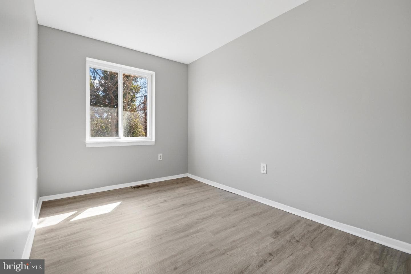 4626 Frederick Avenue photo 17