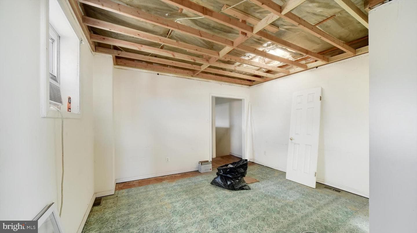 3209 E Lombard Street photo 8