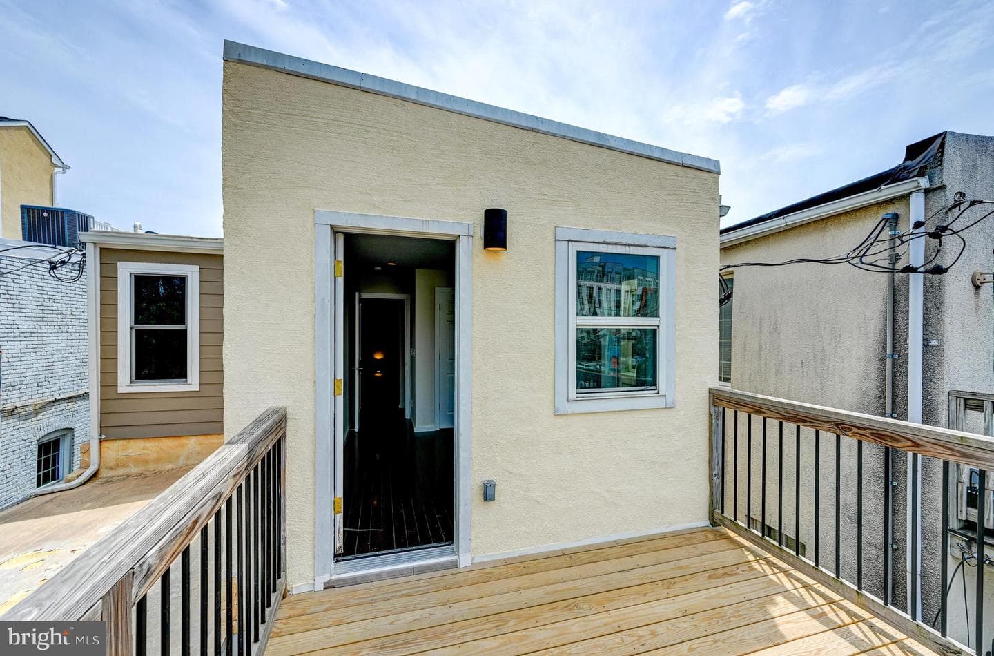 136 W Ostend Street photo 24