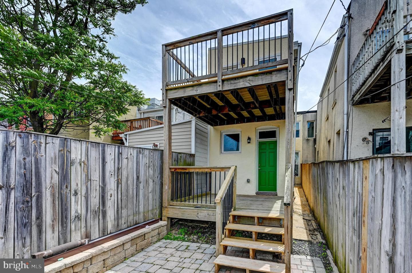 136 W Ostend Street photo 27