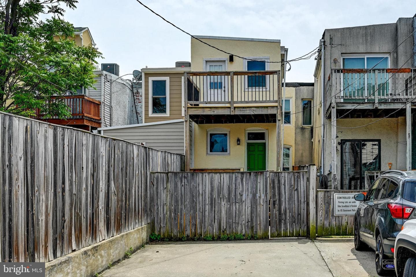 136 W Ostend Street photo 28