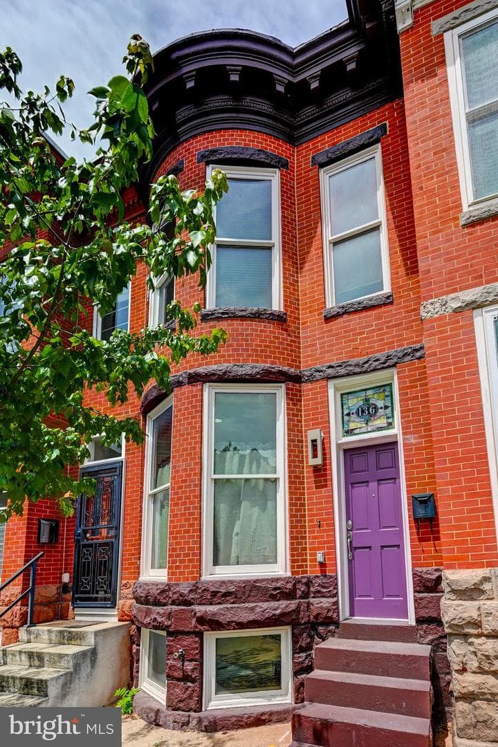 136 W Ostend Street photo 33