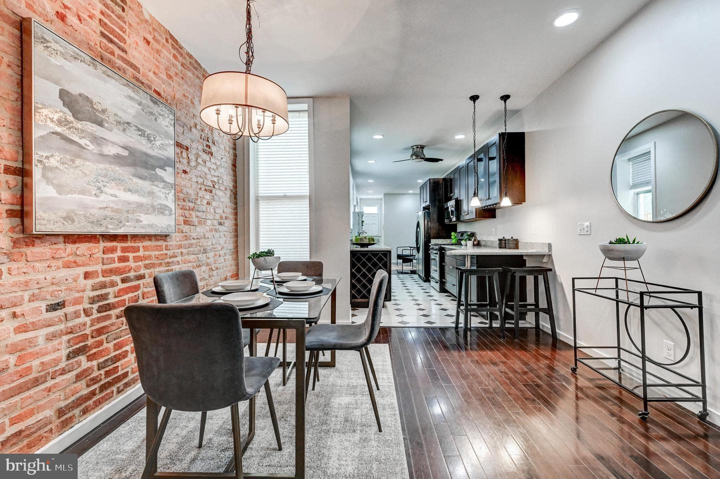 136 W Ostend Street photo 6