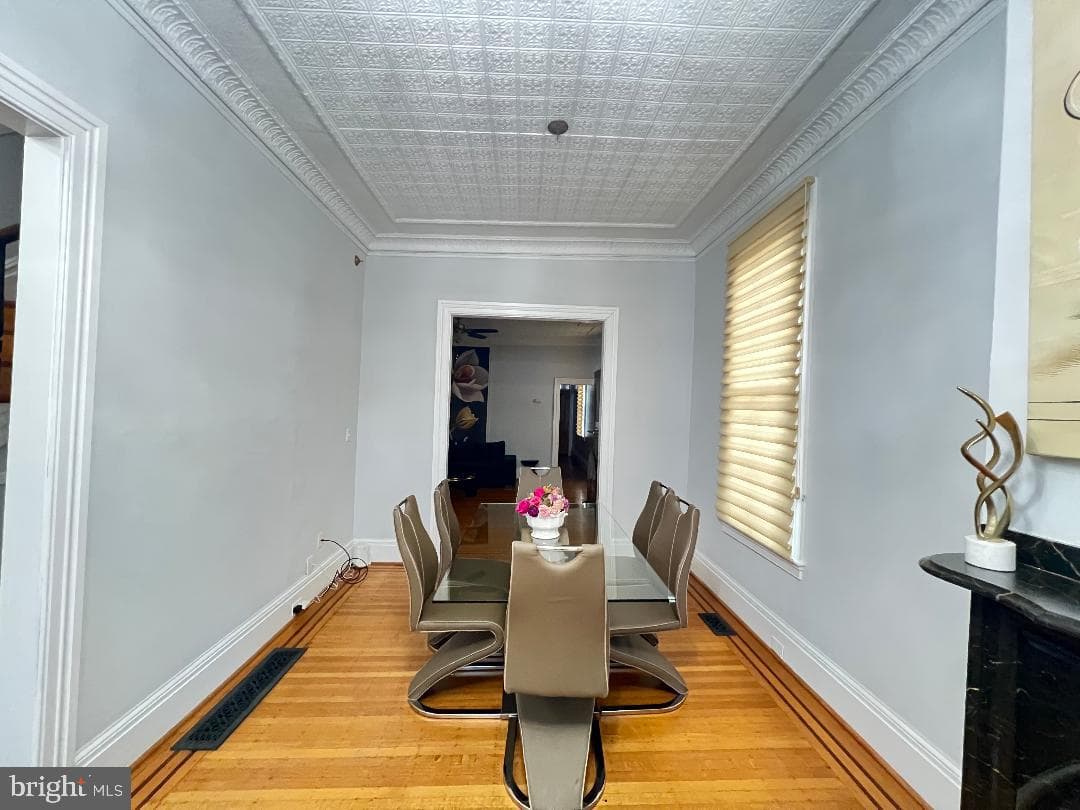 1533 W Lombard W photo 3