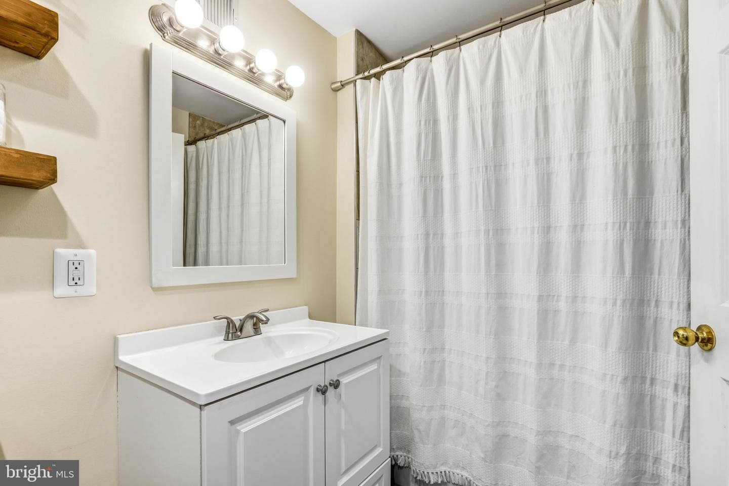 1811 Gough Street photo 13