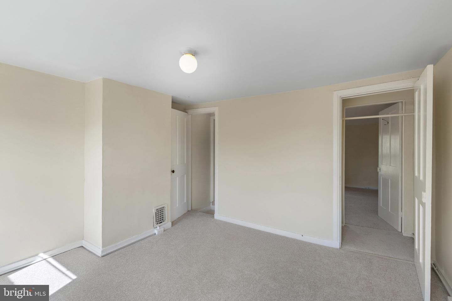 119 Poppleton Street S photo 20