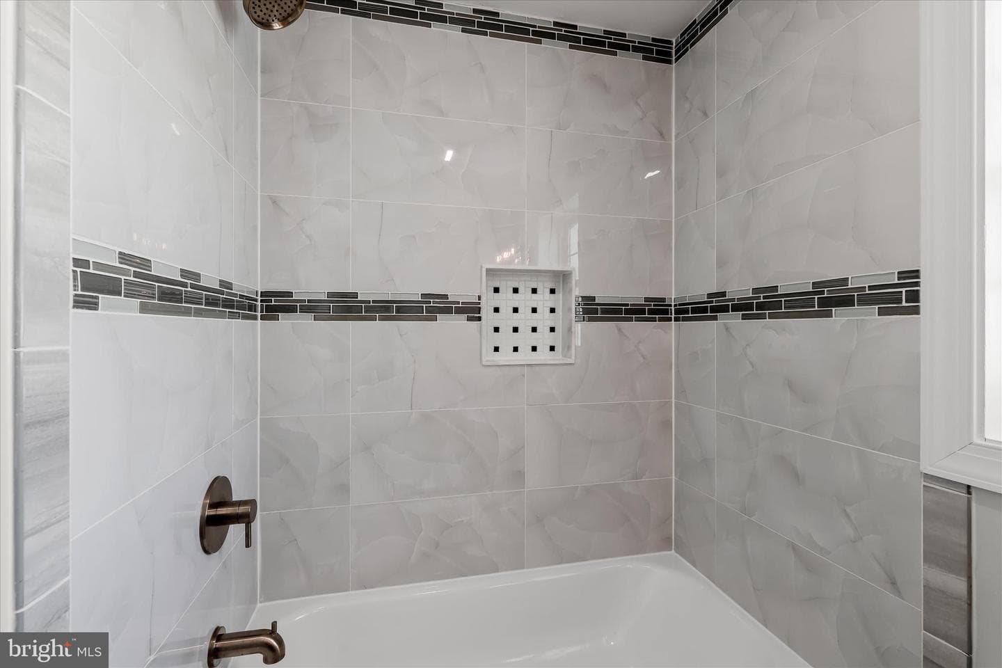 1015 S Kenwood Avenue photo 23