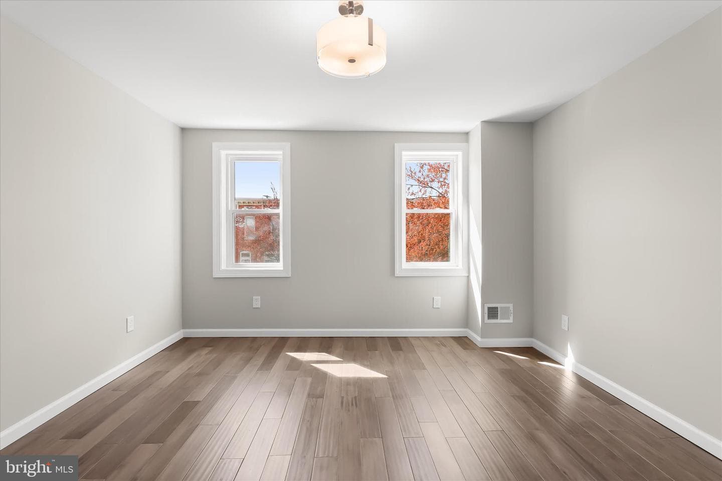 1015 S Kenwood Avenue photo 26