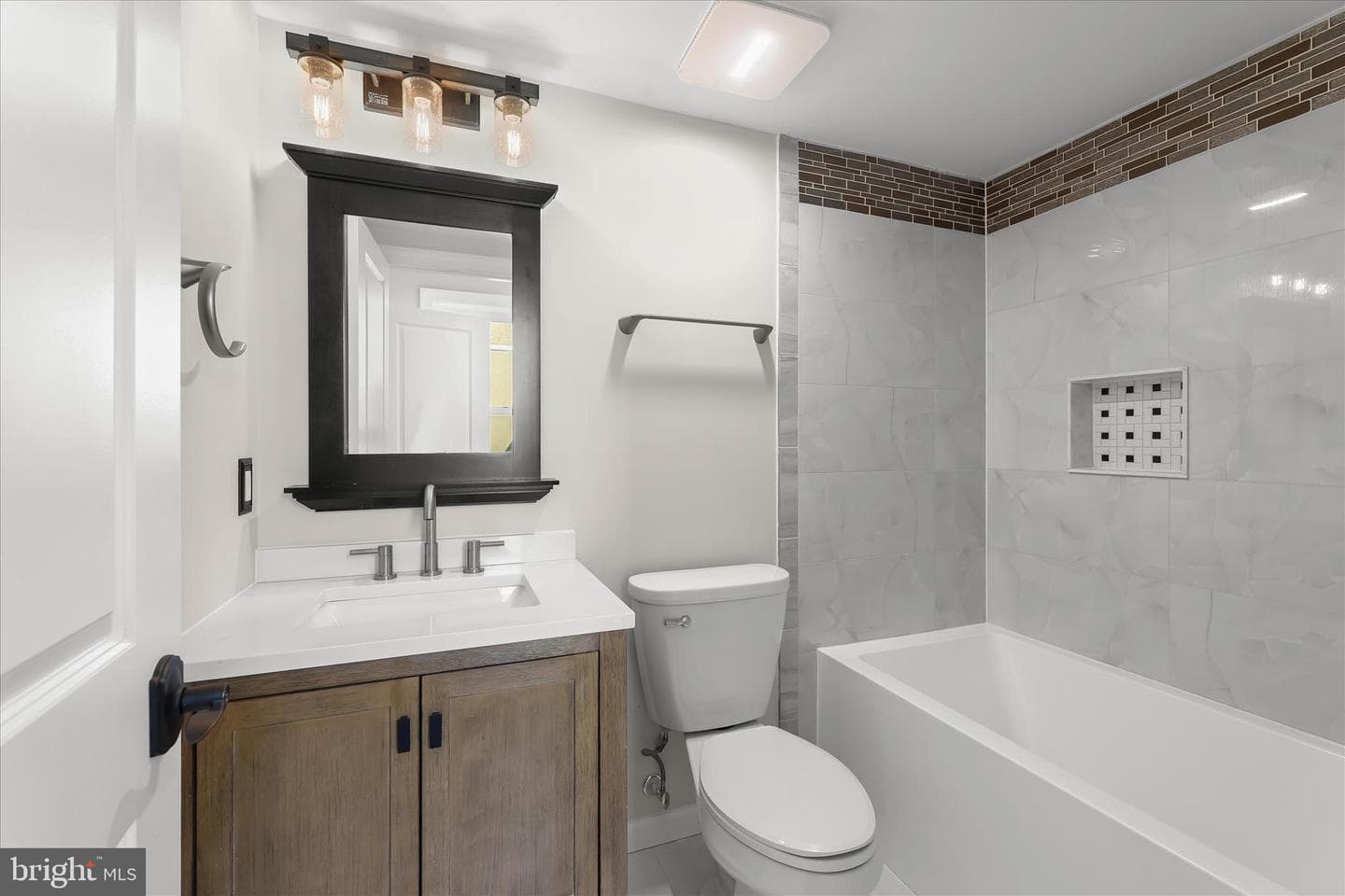 1015 S Kenwood Avenue photo 32