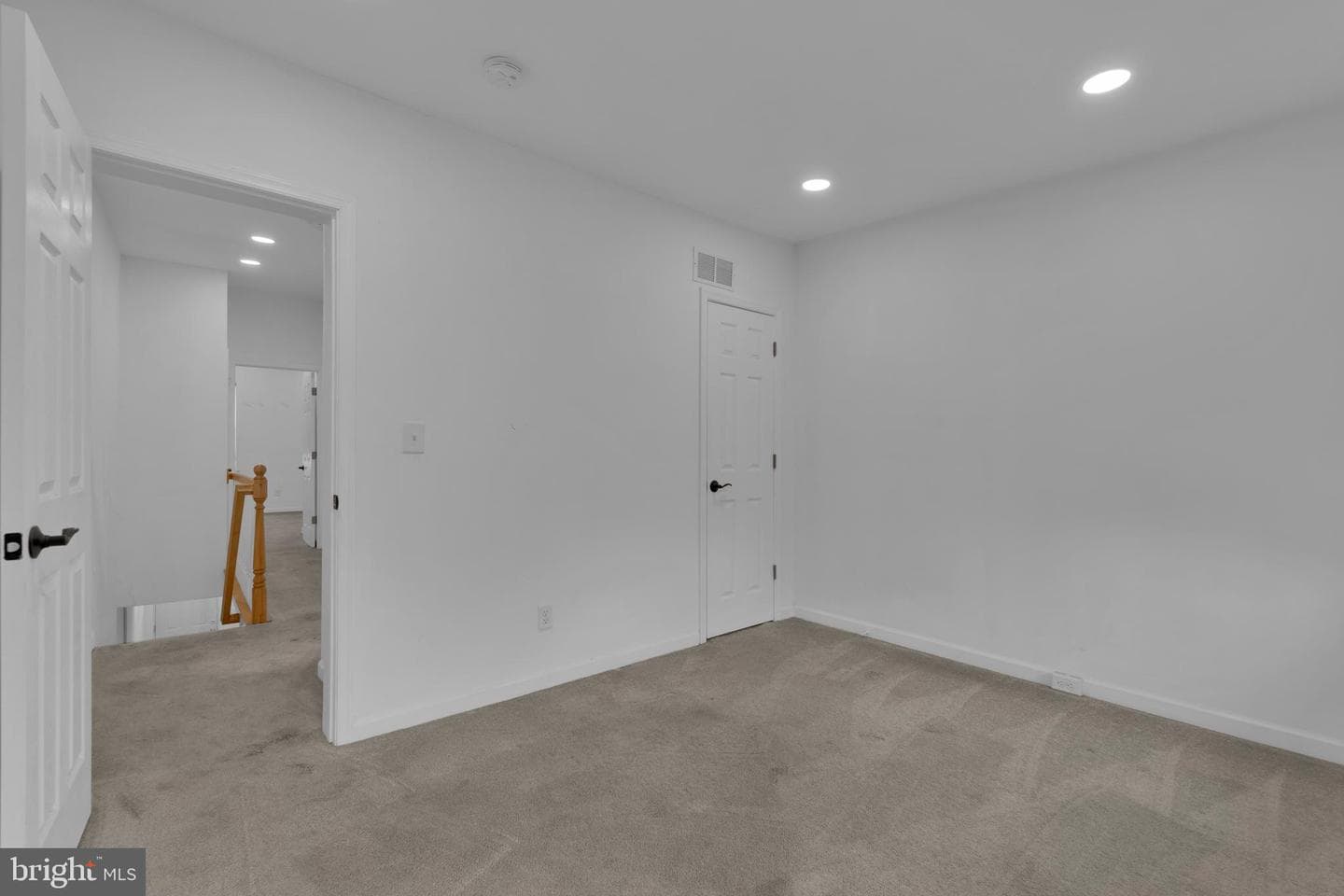 613 W 33rd Street photo 20