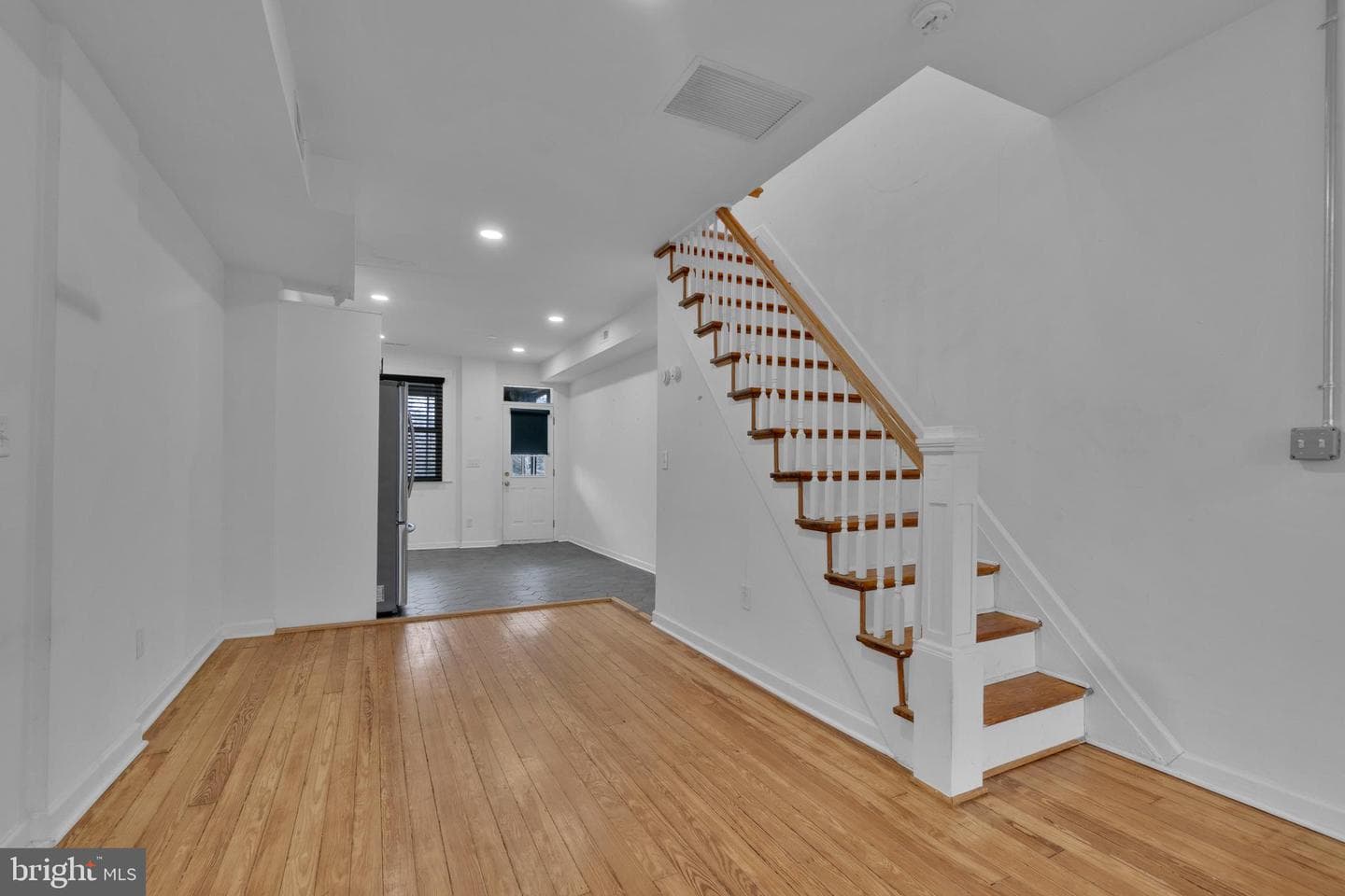 613 W 33rd Street photo 7