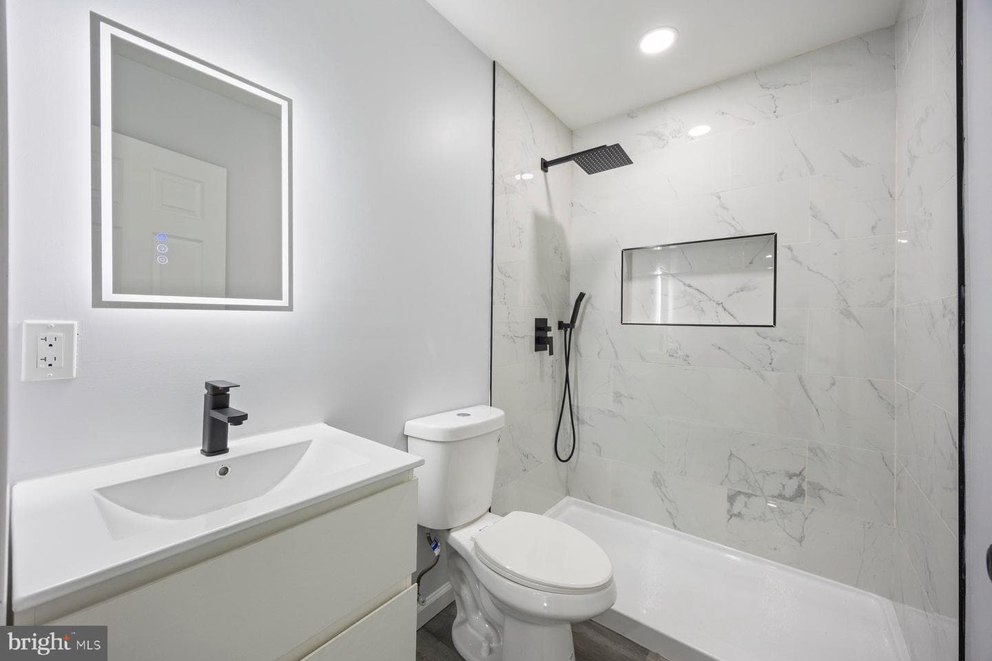 2920 E Northern Parkway photo 7