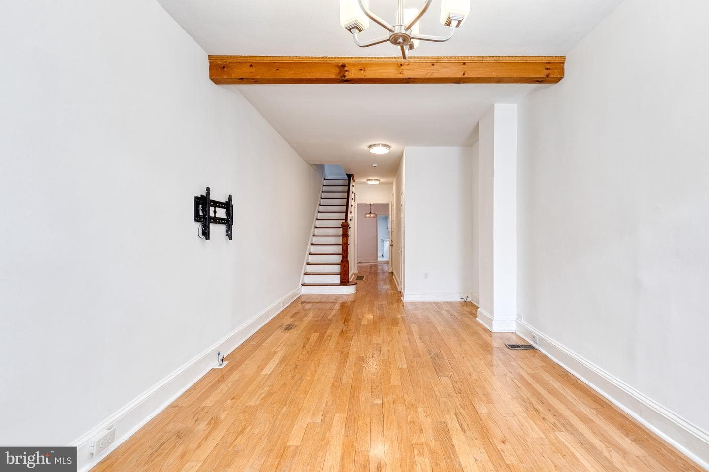 920 S Ellwood Avenue photo 4
