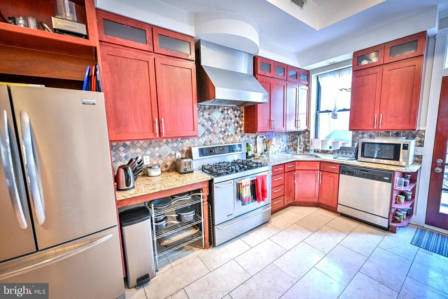 240 Wilson Street photo 20
