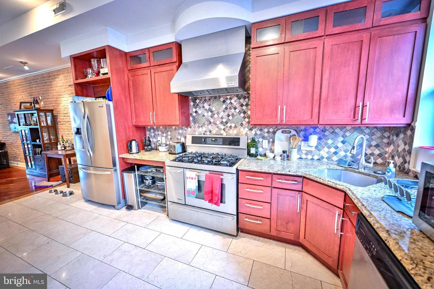 240 Wilson Street photo 22