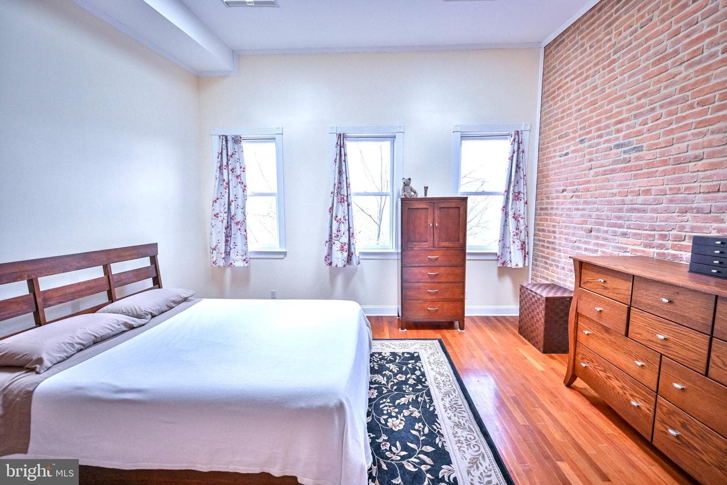240 Wilson Street photo 47