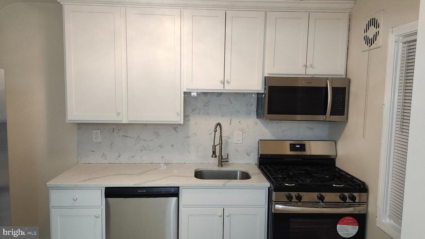 1001 Cameron Road photo 8