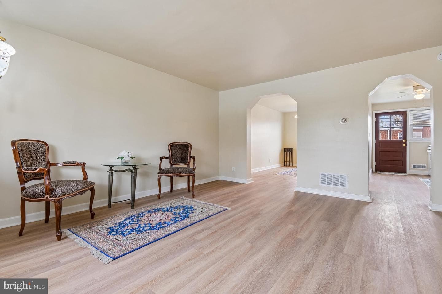 705 Tolna Street photo 3