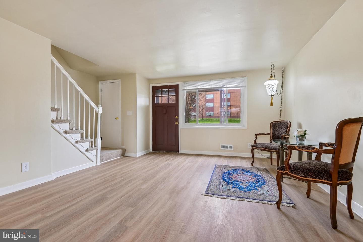 705 Tolna Street photo 7