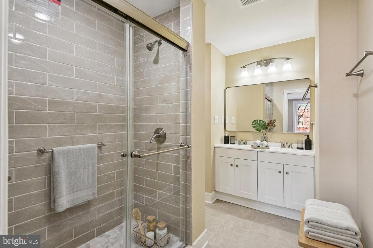 1602 N Bond Street photo 14