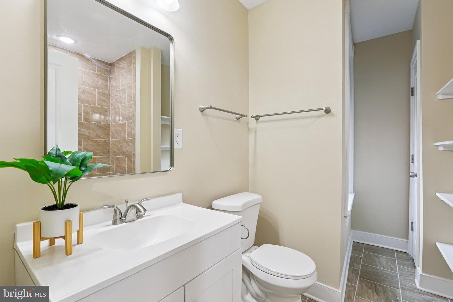 1602 N Bond Street photo 16