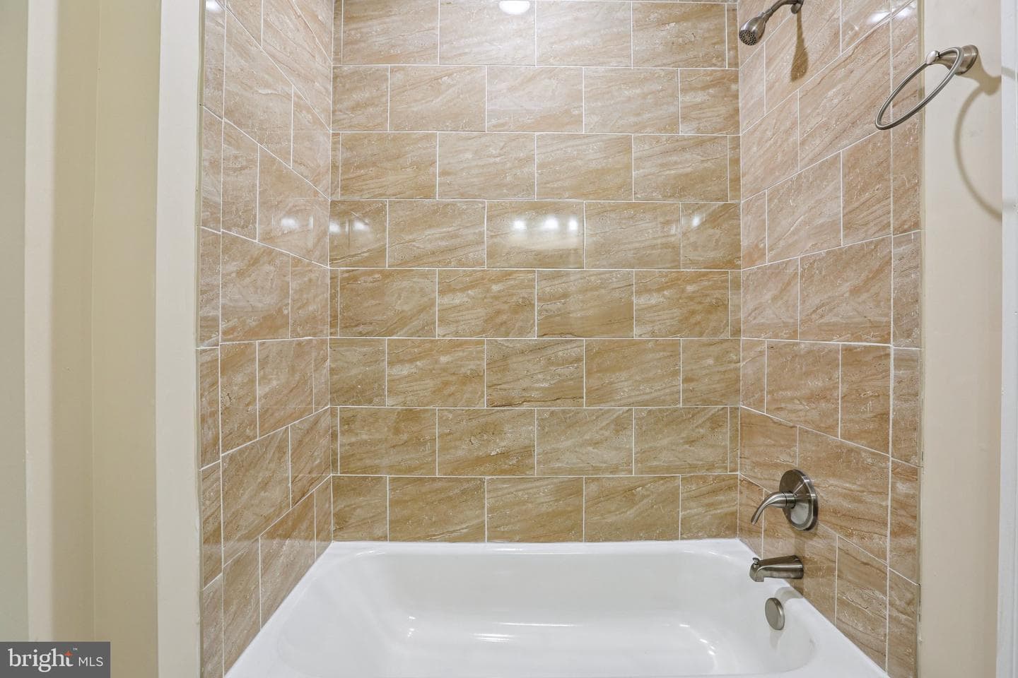 1602 N Bond Street photo 17