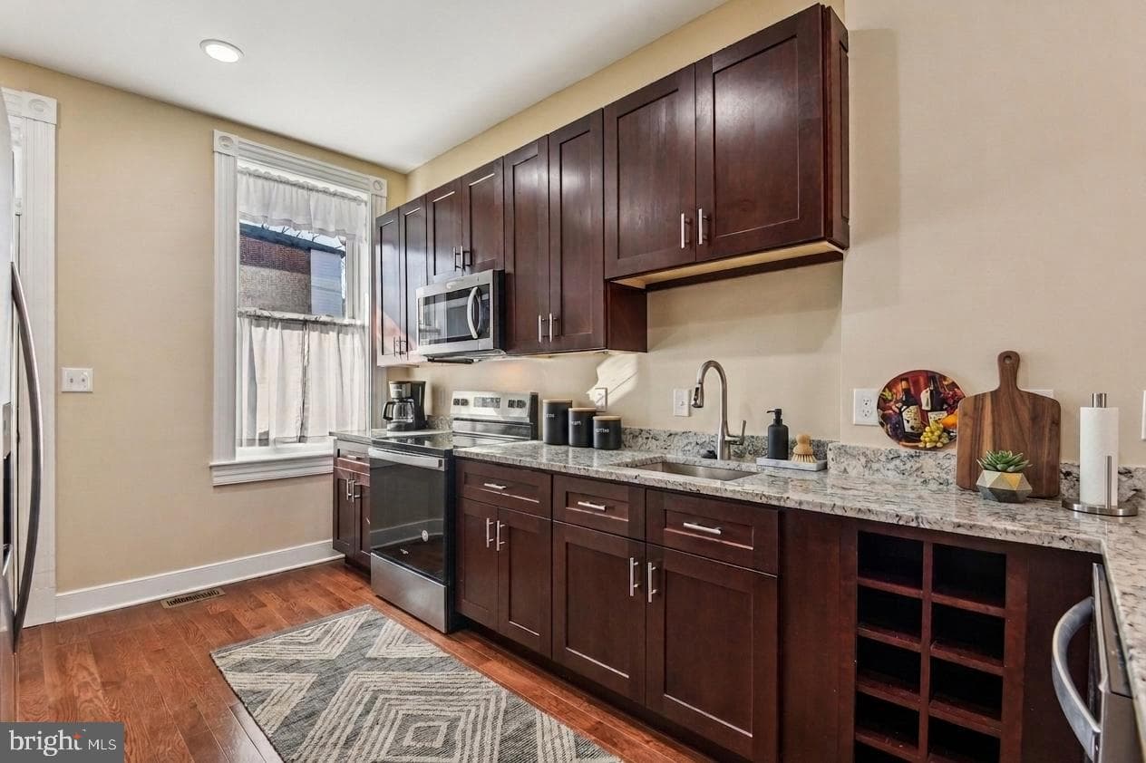 1602 N Bond Street photo 3