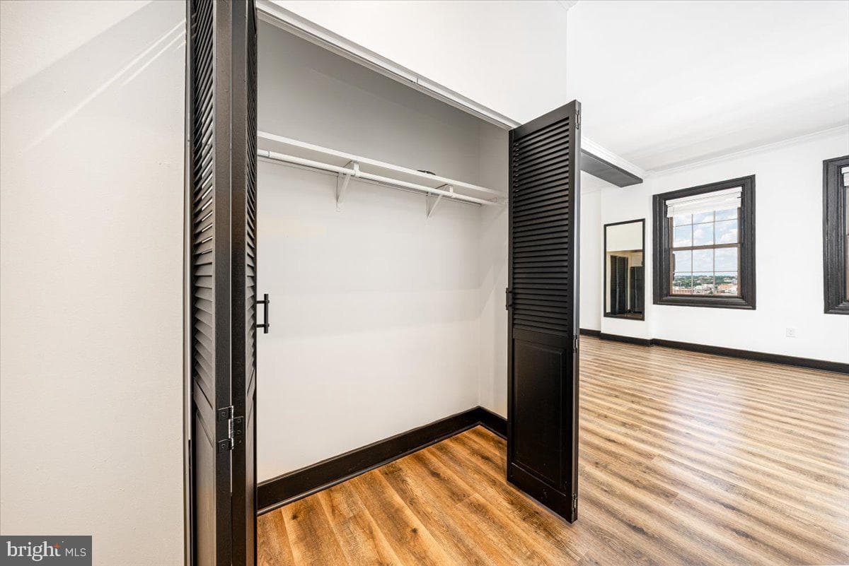 1 E Chase Street #1008 photo 17