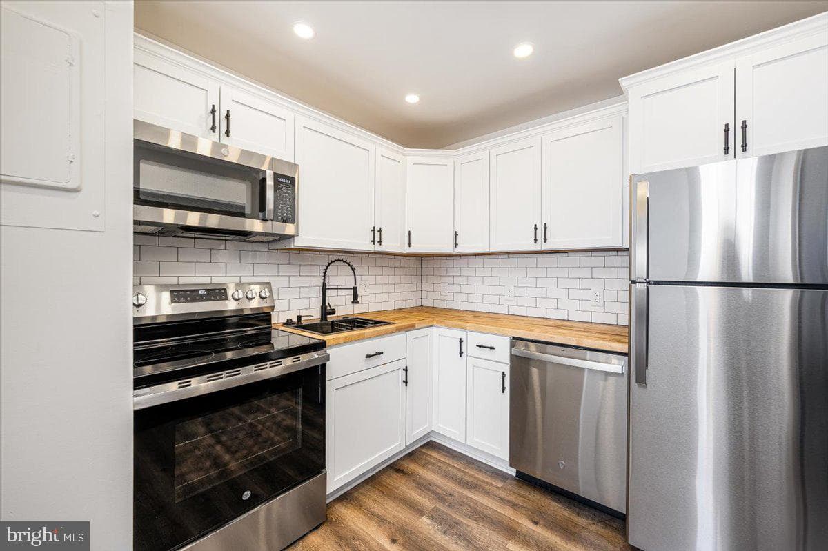 1 E Chase Street #1008 photo 3
