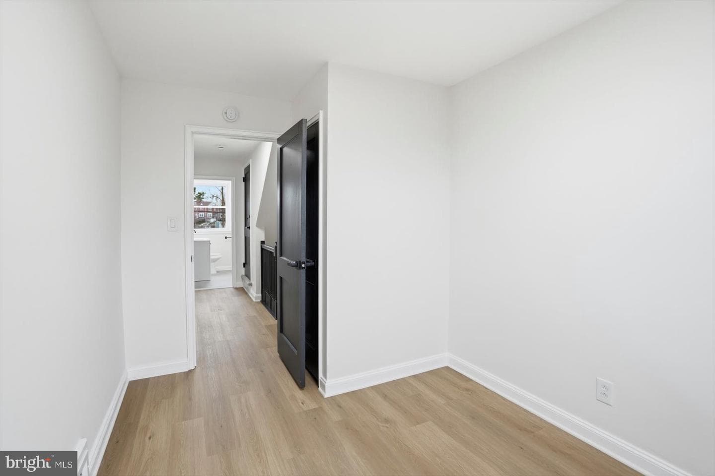 2045 Woodbourne Avenue photo 16