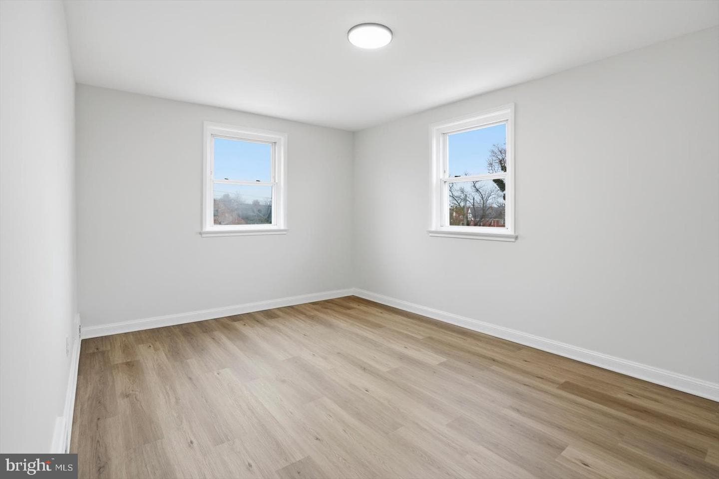 2045 Woodbourne Avenue photo 17