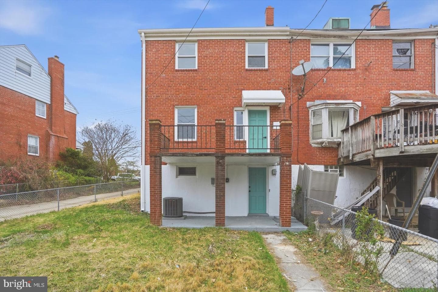 2045 Woodbourne Avenue photo 40