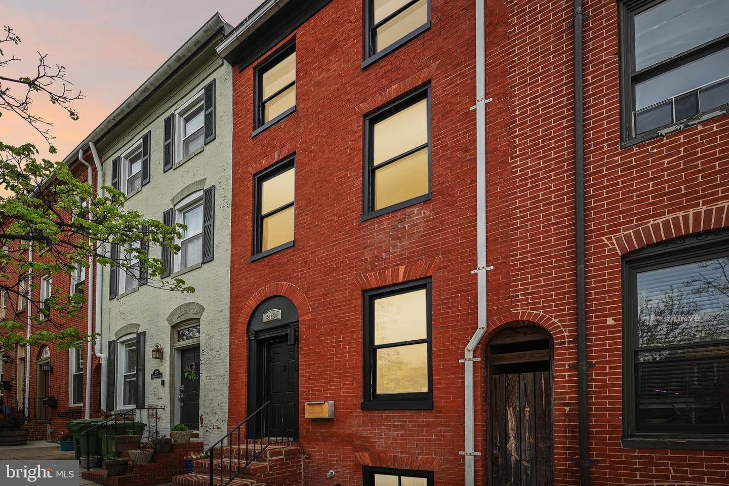 219 S Washington Street photo 2