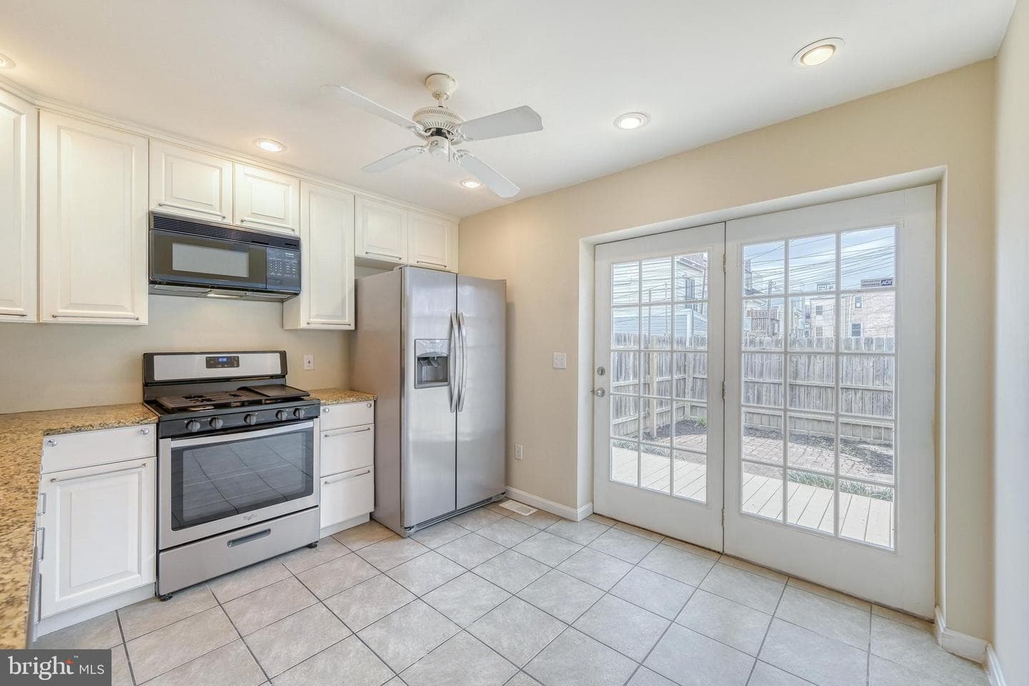 210 E Randall Street photo 11