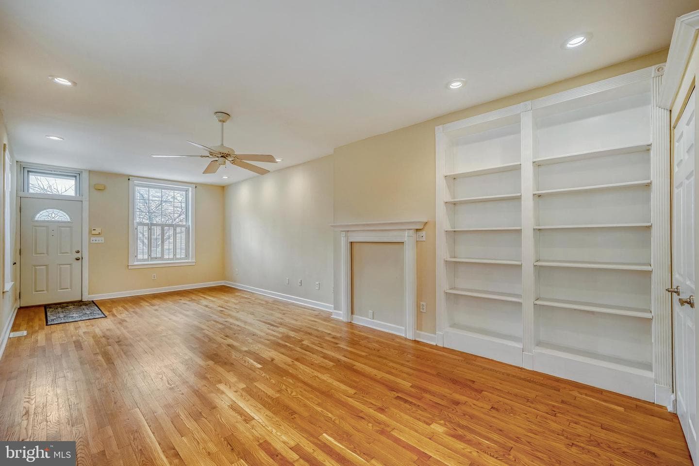 210 E Randall Street photo 5