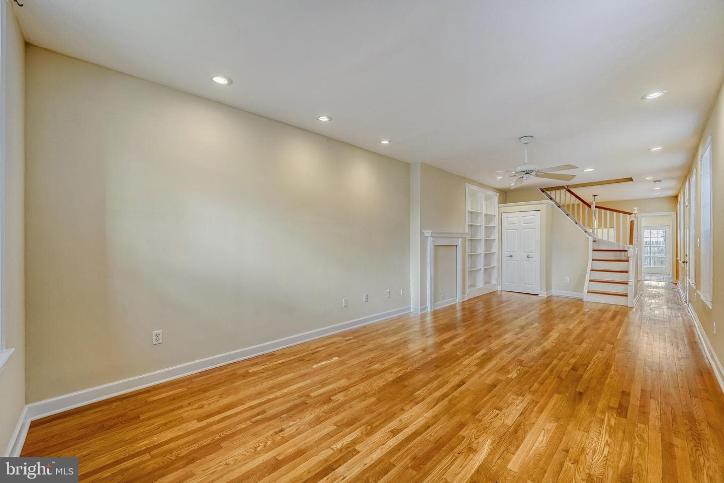 210 E Randall Street photo 7