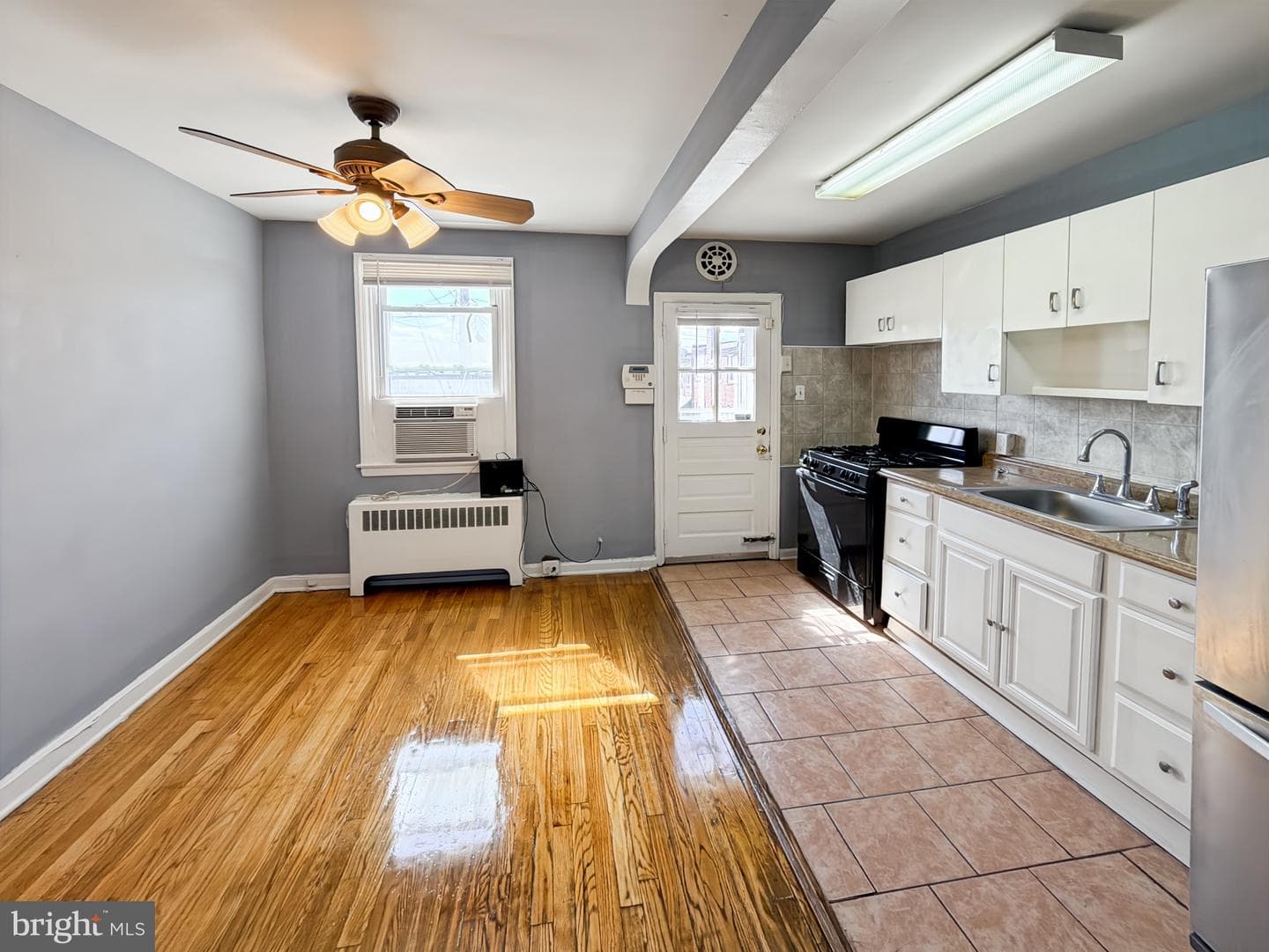 2709 E Hoffman Street photo 8