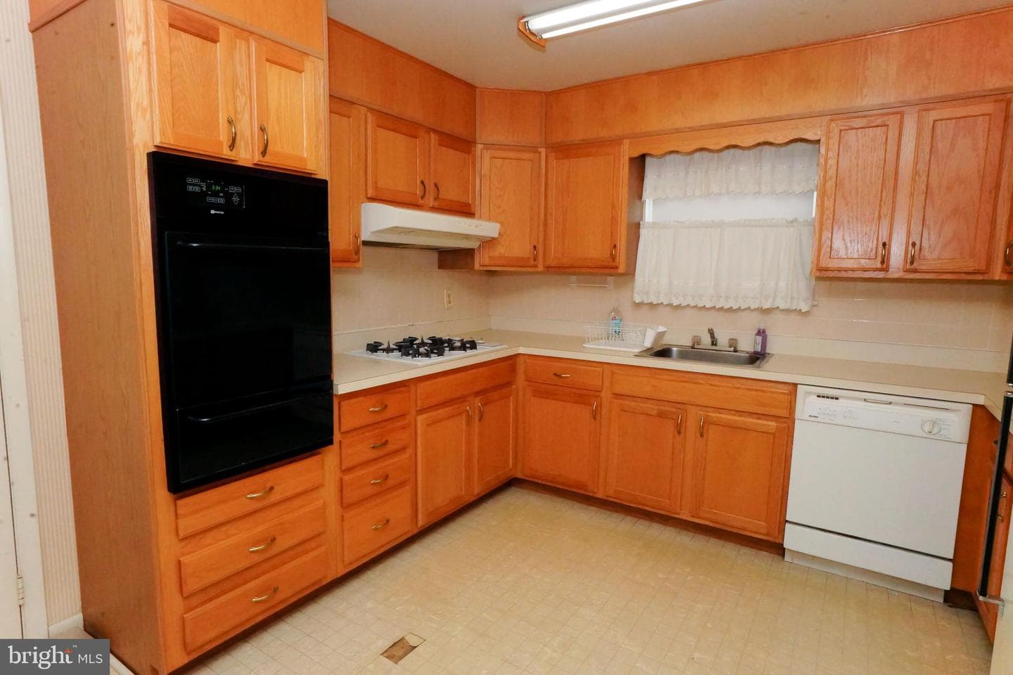 3635 Glengyle Avenue #5b photo 6