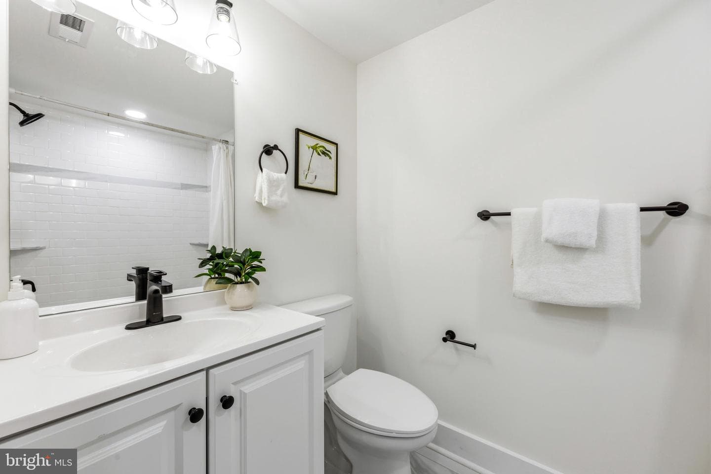 1500 Boyle Street photo 24