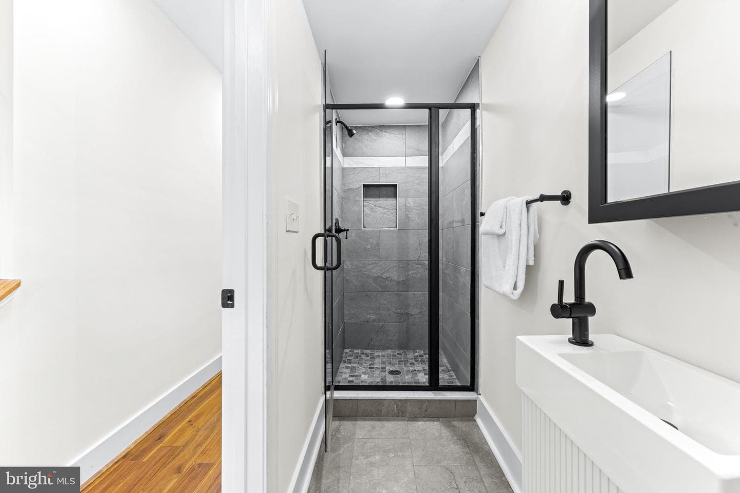 1500 Boyle Street photo 28
