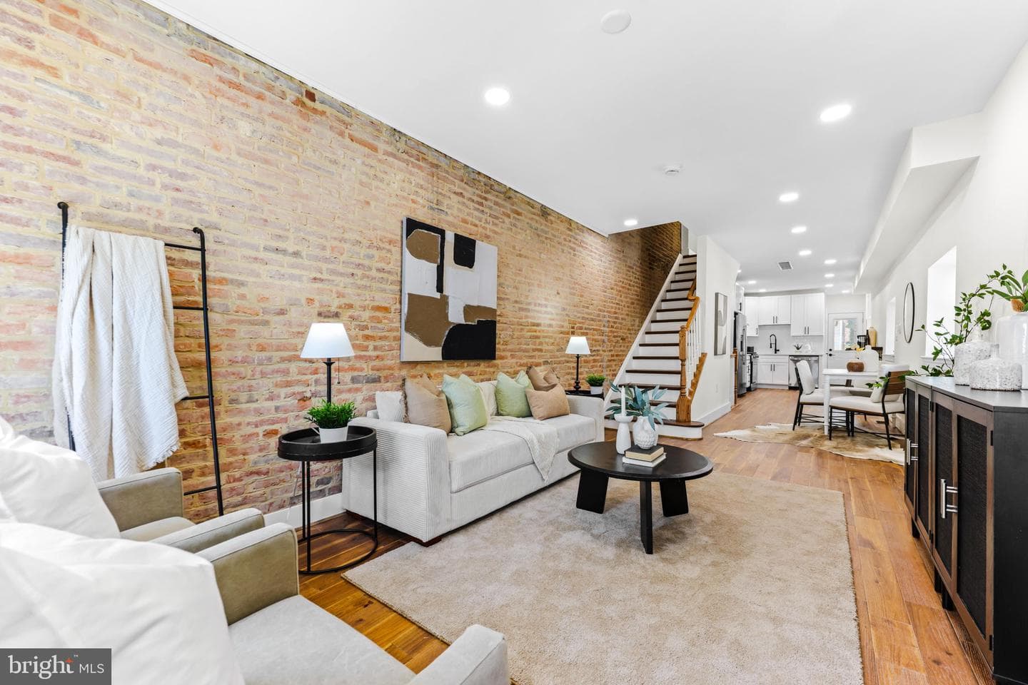 1500 Boyle Street photo 3