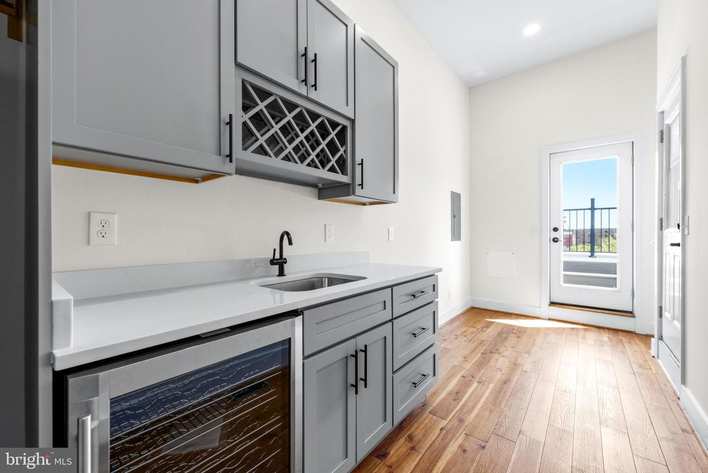 1500 Boyle Street photo 37