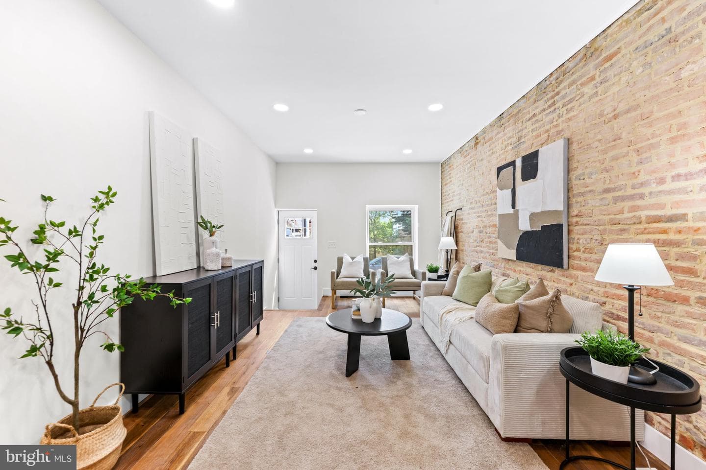 1500 Boyle Street photo 4