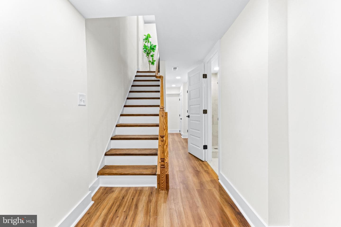 1500 Boyle Street photo 40