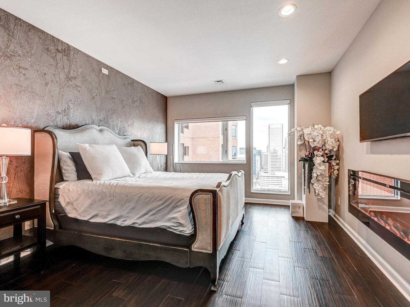 10 E Lee Street #2402 photo 18