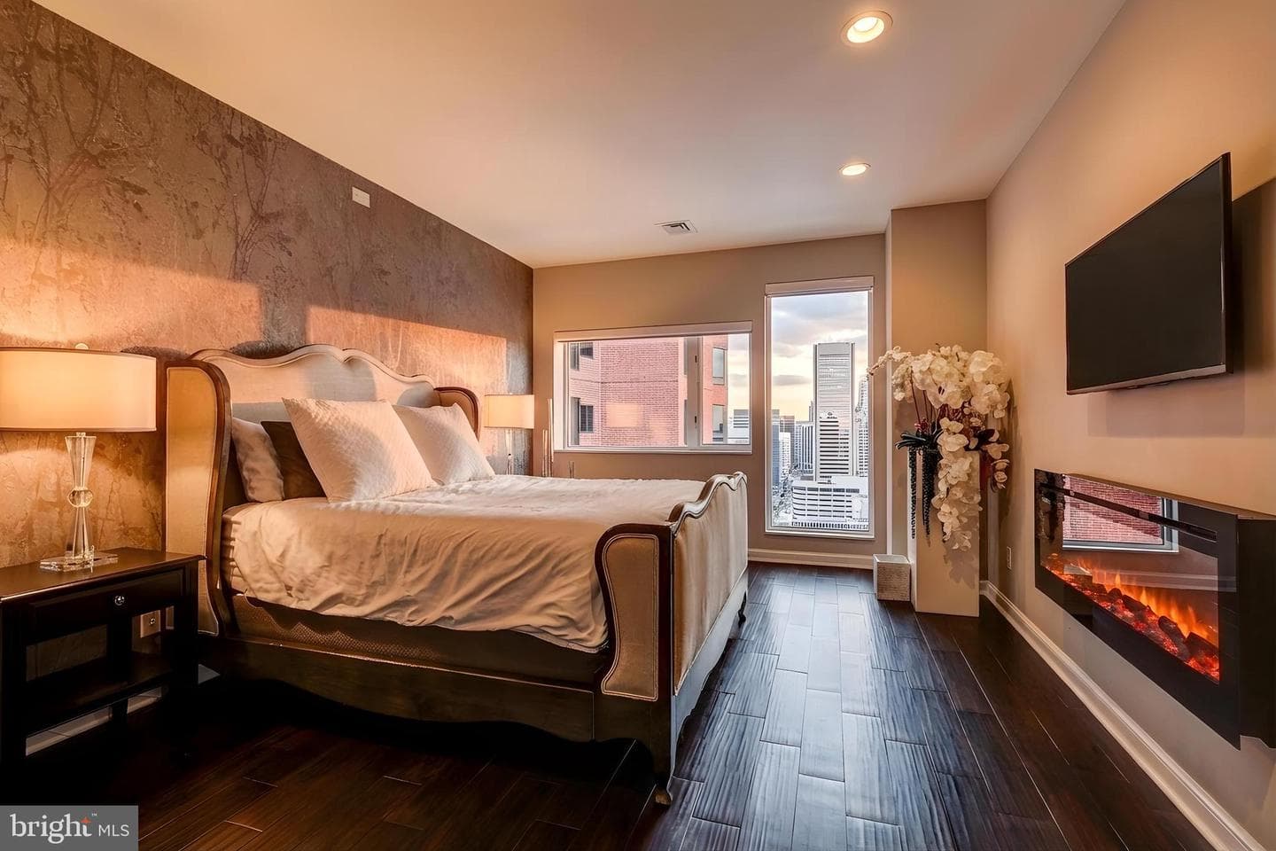 10 E Lee Street #2402 photo 19