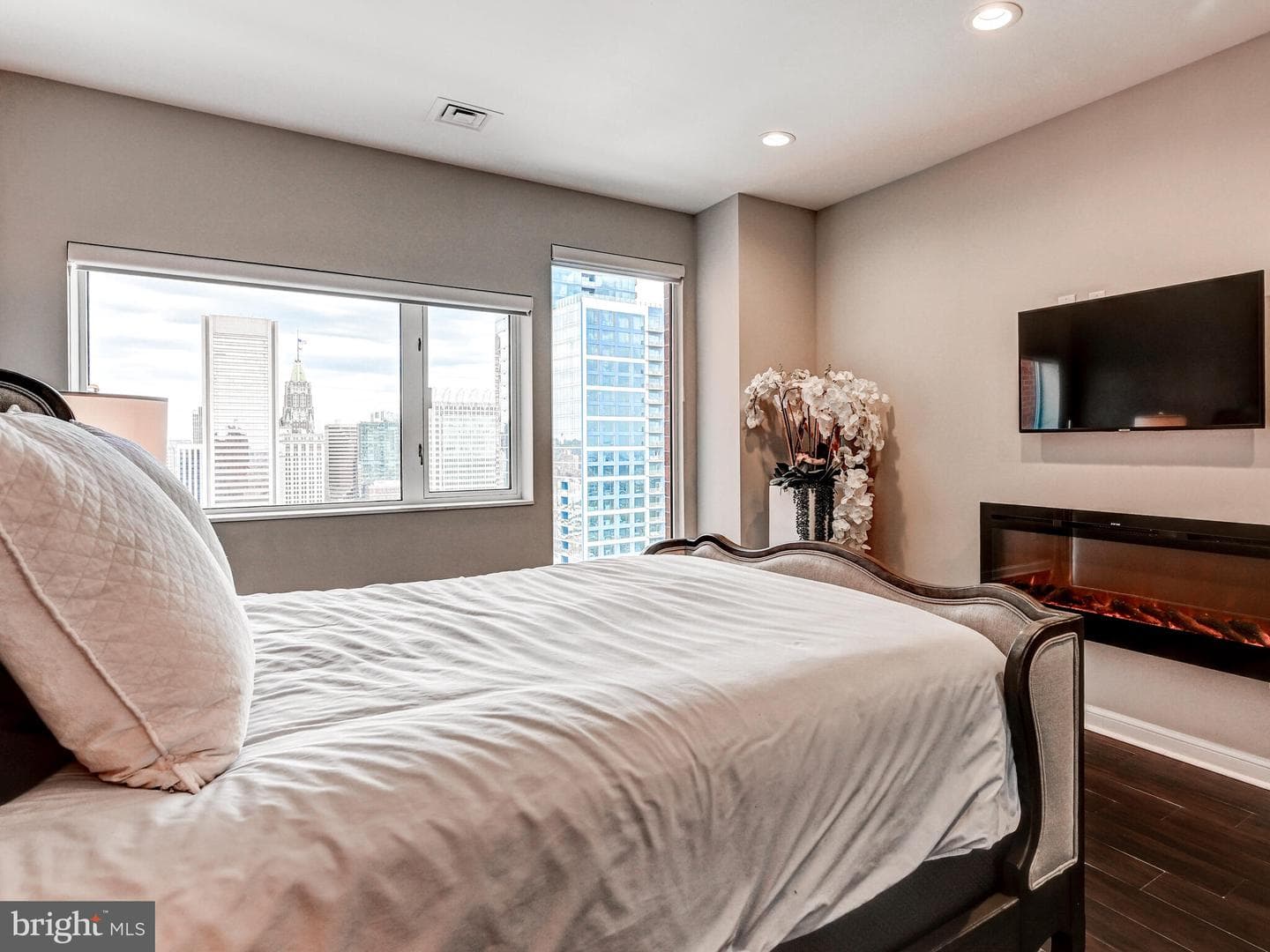 10 E Lee Street #2402 photo 20