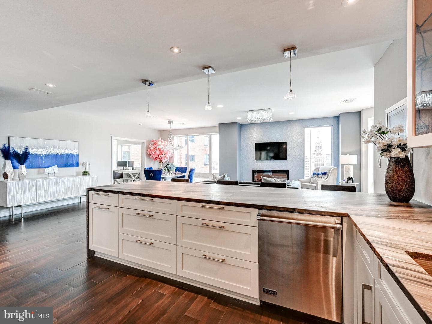 10 E Lee Street #2402 photo 8