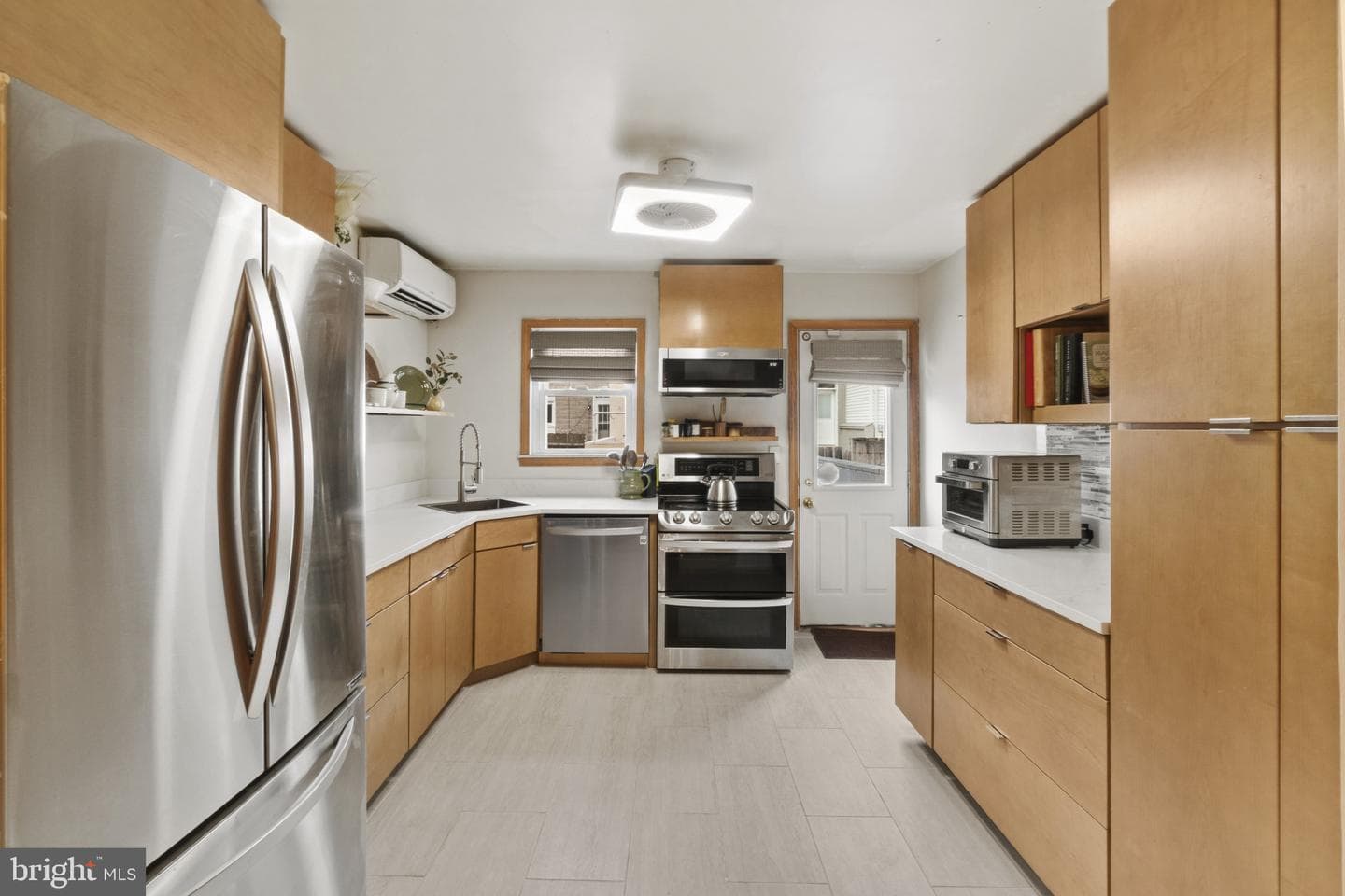 1006 S East Avenue photo 11