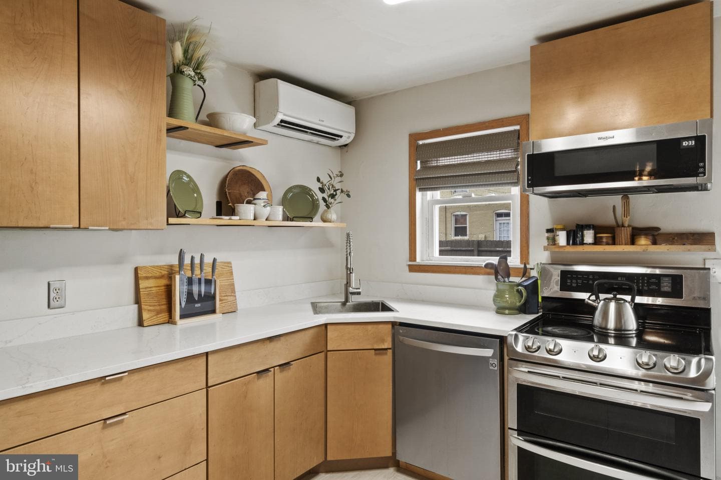 1006 S East Avenue photo 12
